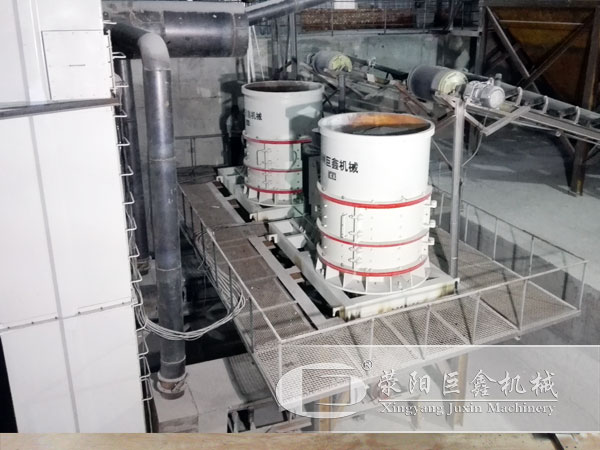 復(fù)合式破碎機客戶現(xiàn)場